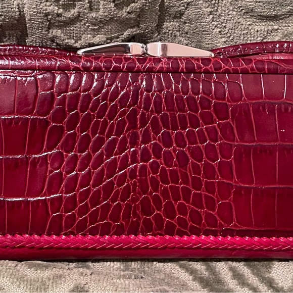 VINTAGE GENUINE BRIGHTON LOVE-HEART WALLET. - Picture 2 of 5